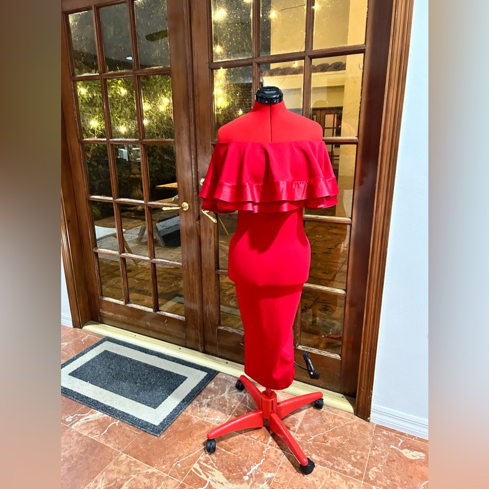 Red Cocktail Dress. Very elegant and sexy